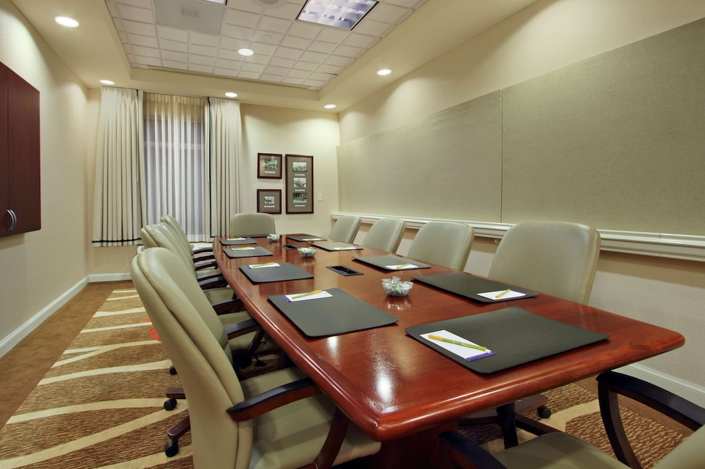 Hilton Garden Inn Chesapeake Greenbrier - photo 20