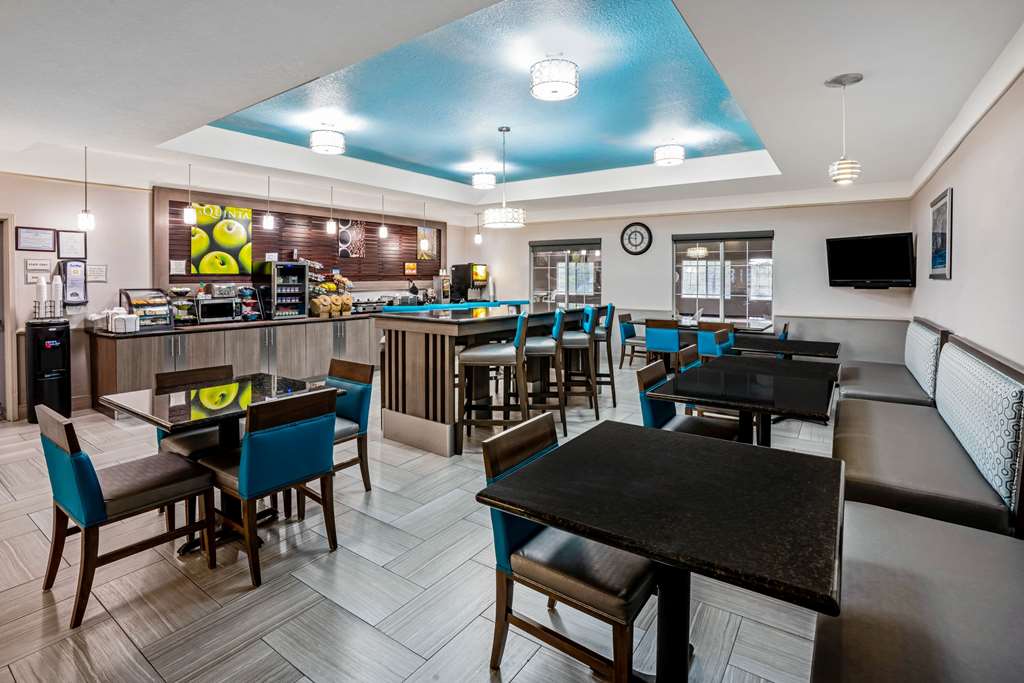La Quinta Inn & Suites by Wyndham Conroe - photo 27