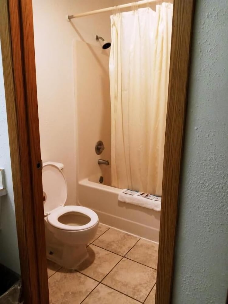Centralia Inn - photo 9