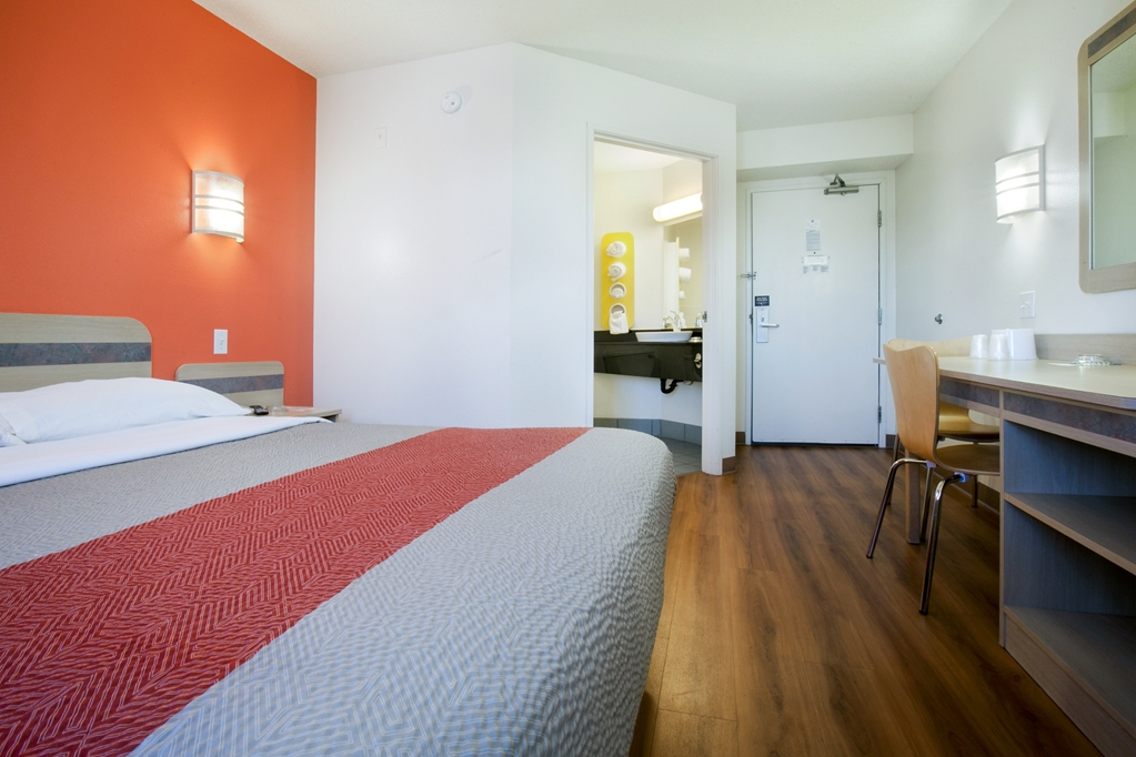 Motel 6 Brooklyn Center MN Minneapolis - photo 11