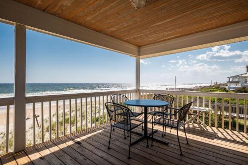 Beach Barracks by Oak Island Accommodations - photo 14