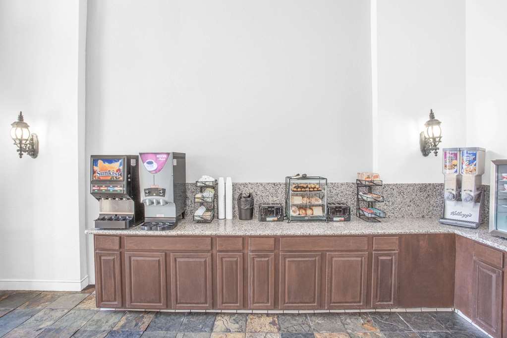 Ramada by Wyndham Barstow - photo 20