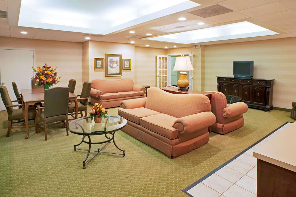 Clarion Hotel & Suites Convention Center Fredericksburg - photo 12