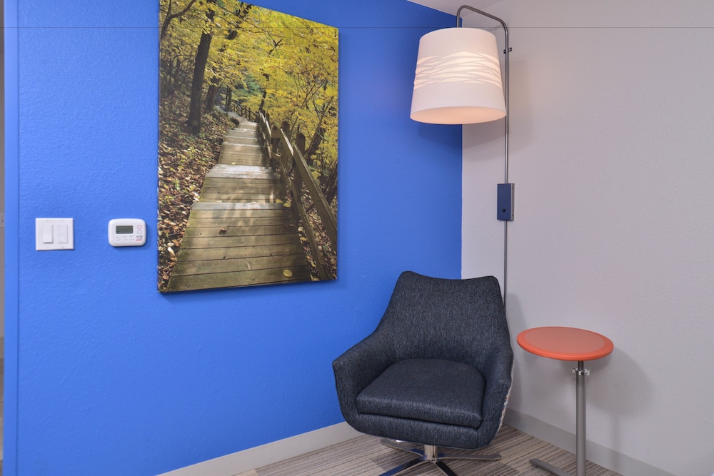 Holiday Inn Express and Suites Stevens Point an IHG Hotel - photo 3