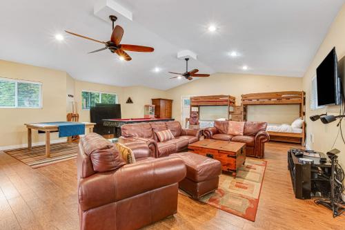 Summit Lake Guesthouse — 4-Star Luxury Hotel in Olympia, United States