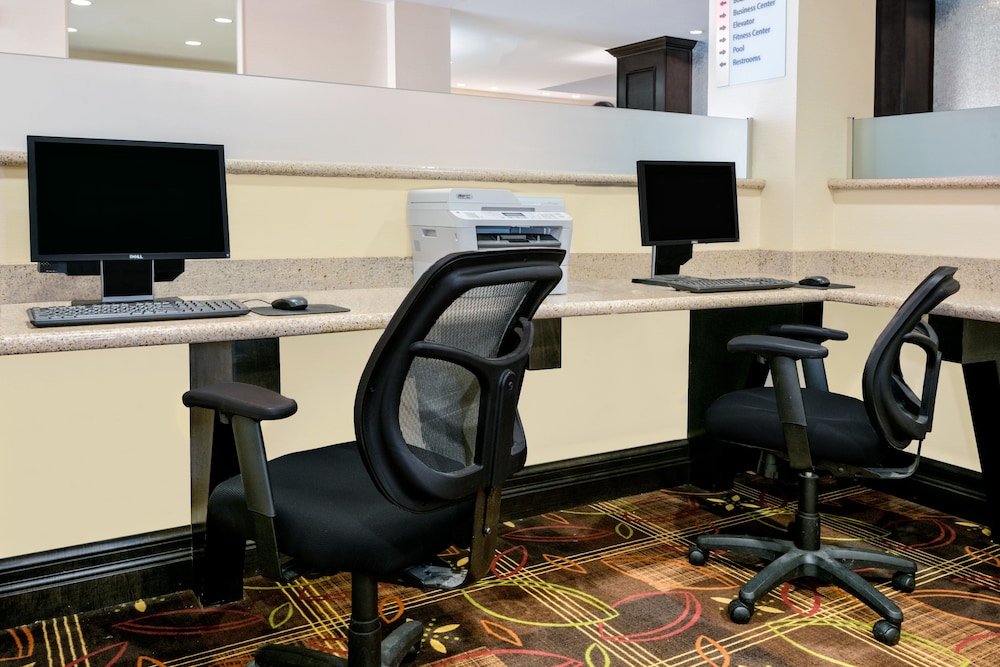 Holiday Inn Express & Suites Cotulla by IHG - photo 31