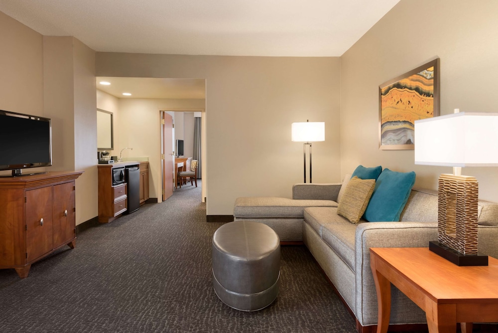 Embassy Suites by Hilton Franklin Cool Springs - photo 26