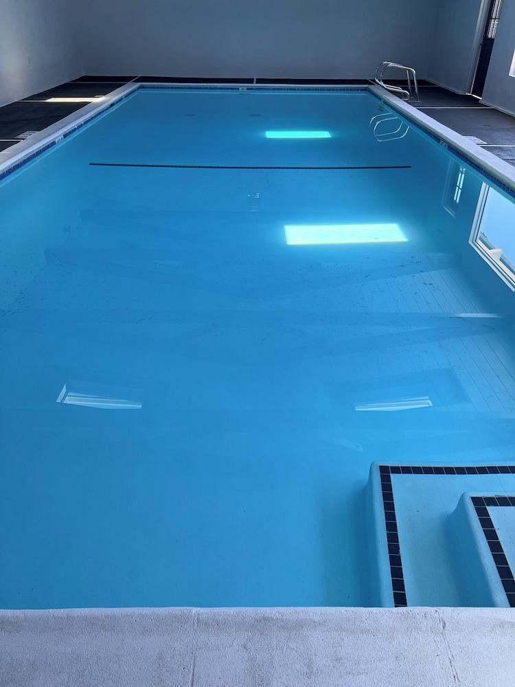 Surf City Inn and Suites - photo 36