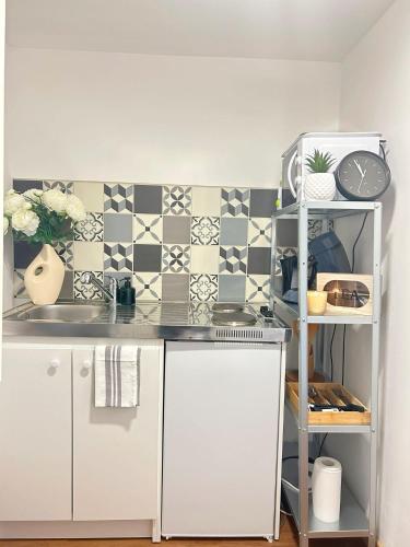 Jolie Studio 5 Min Centre Auxerre in Auxerre, France