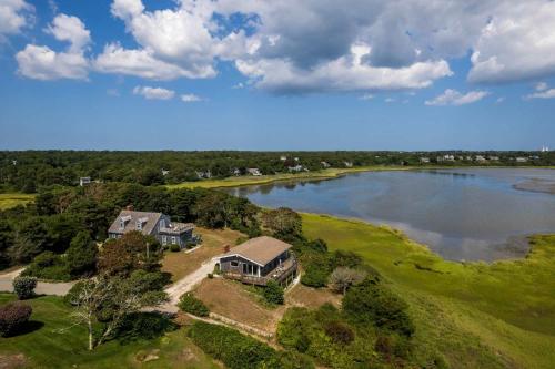 16612 Stunning Home with Wraparound Deck Views of Bucks Creek and Nantucket Sound — 4-Star Luxury Hotel in Chatham, United States