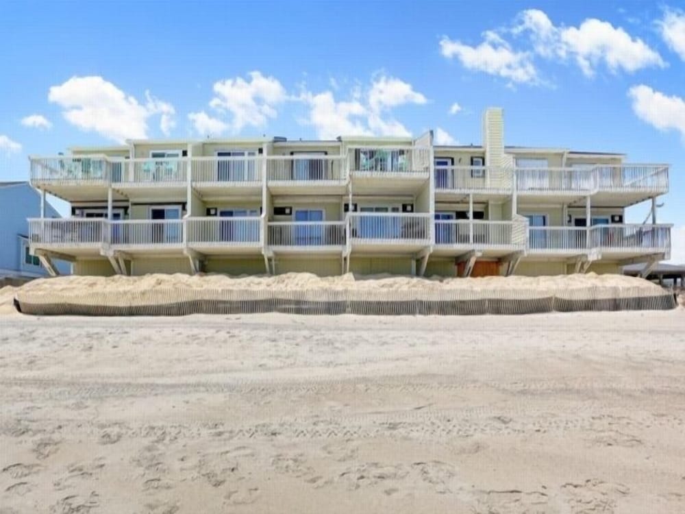 Beach Blanket Spacious Condo With Private Beach Access And Resort Amenities 3 Bedroom Condo by RedAwning - photo 38