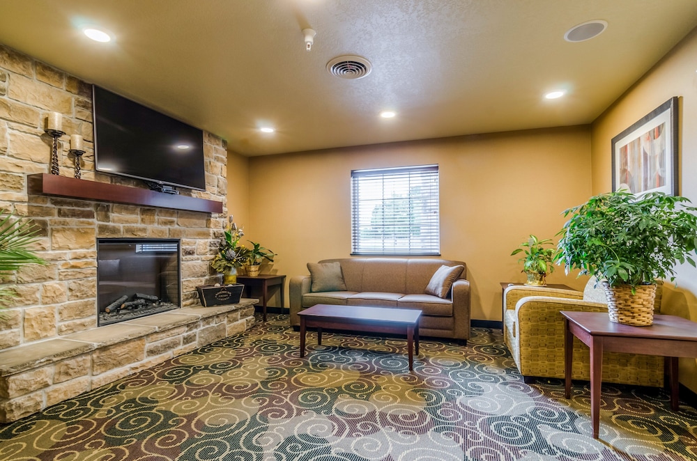 Cobblestone Inn & Suites Oberlin - photo 5