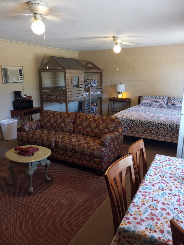 Cedar Falls Motel - photo 4