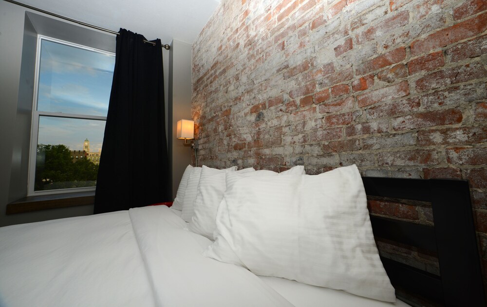 Hotel Kilbourne Downtown Sandusky - photo 9