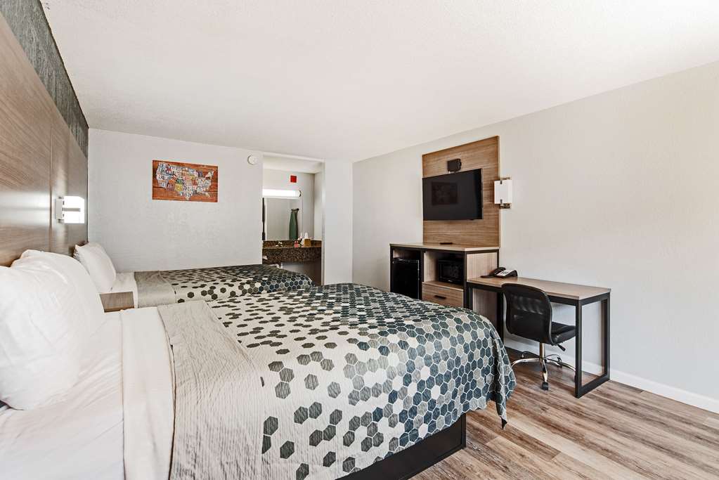 Econo Lodge And Suites Bricktown - photo 36