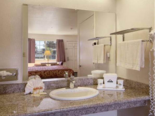 Days Inn Salinas Airport - photo 5