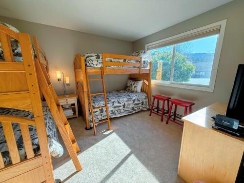 F4 Warm Fairway Village Townhome mountain views and large lawn So much to do - photo 56