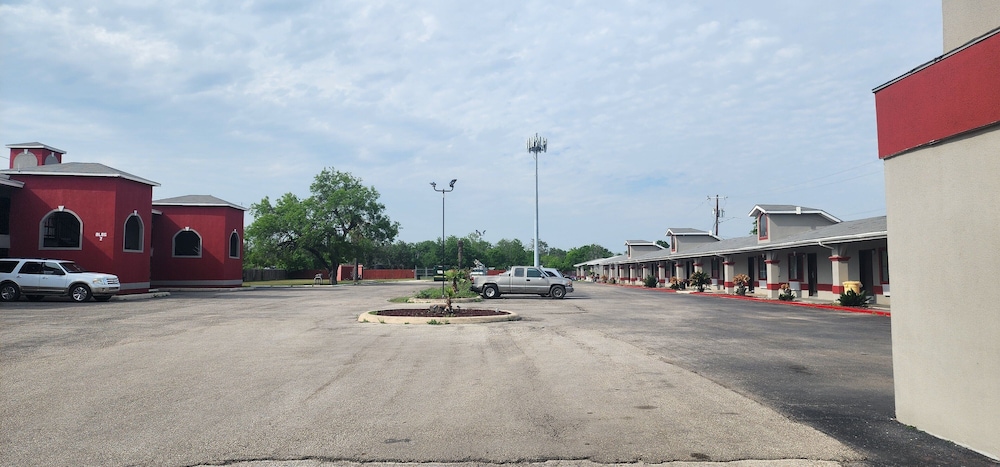 Econo Inn Lackland - photo 11