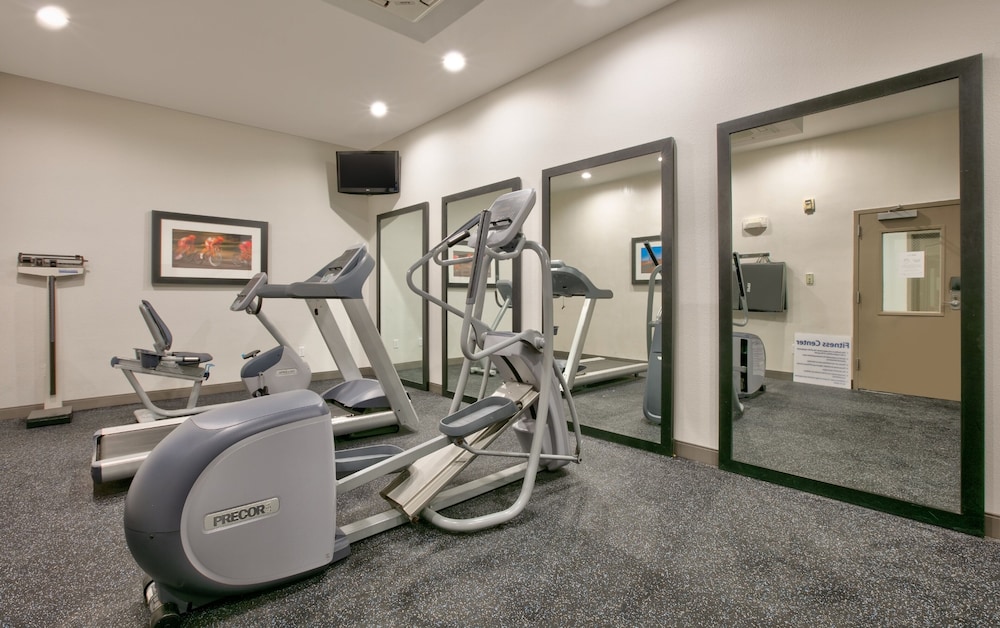 Holiday Inn Express & Suites North Dallas at Preston by IHG - photo 26