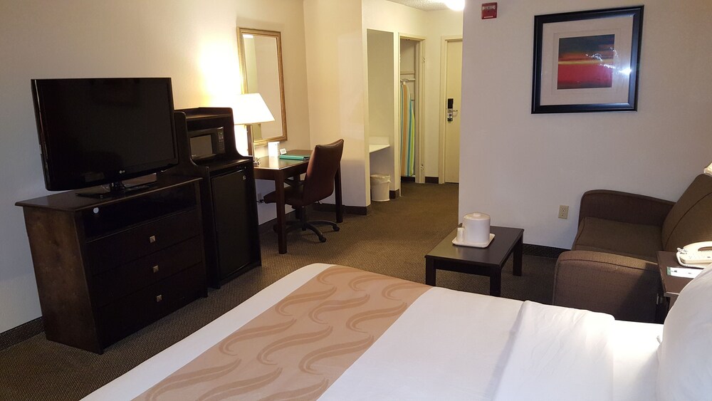 Quality Inn & Suites Hotel West Chester - photo 24