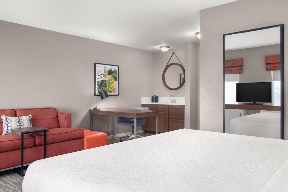 Hampton Inn & Suites Fresno - photo 13
