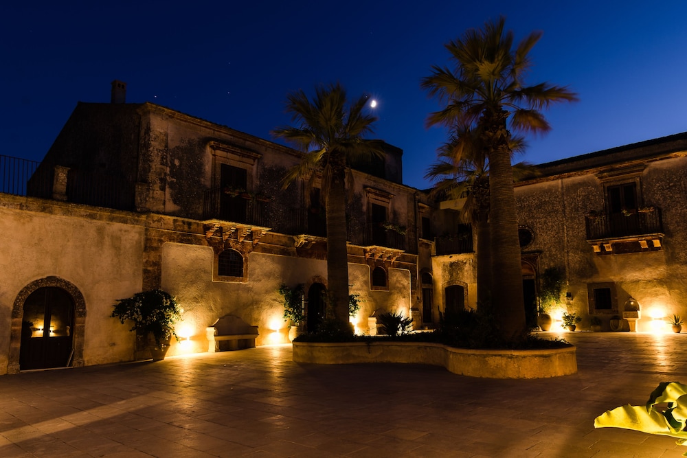 Borgo del Carato - carbon neutral hotel in Palazzolo Acreide