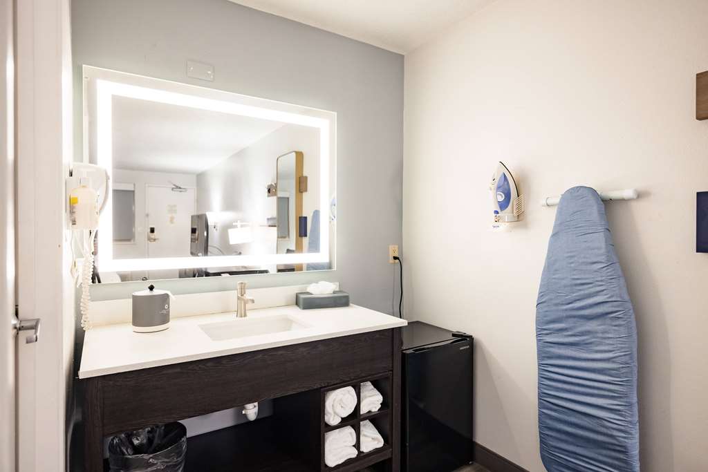 La Quinta Inn by Wyndham Tampa Near Busch Gardens - photo 45