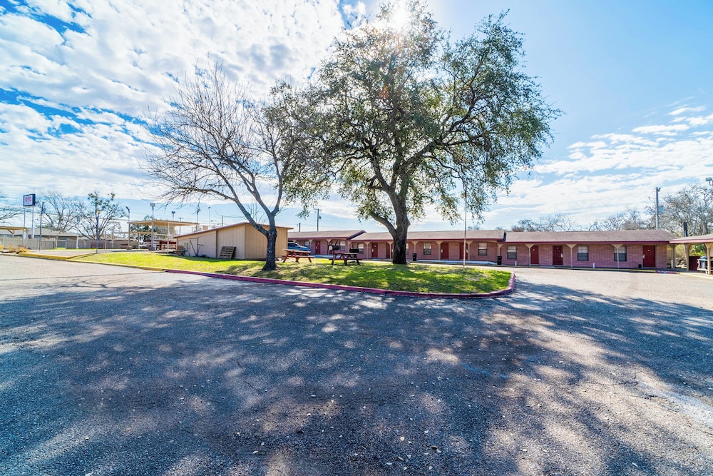 Oyo Hotel Beeville Us 181 - photo 79