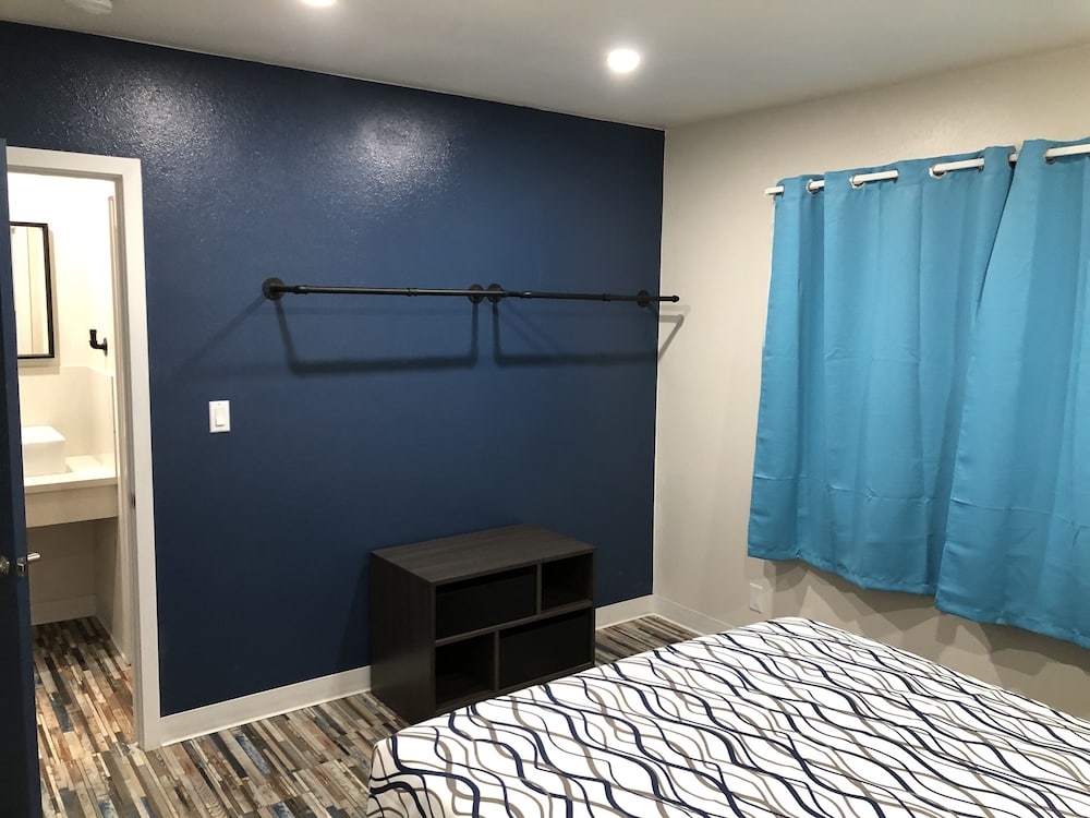 Tradewinds Motel - photo 17