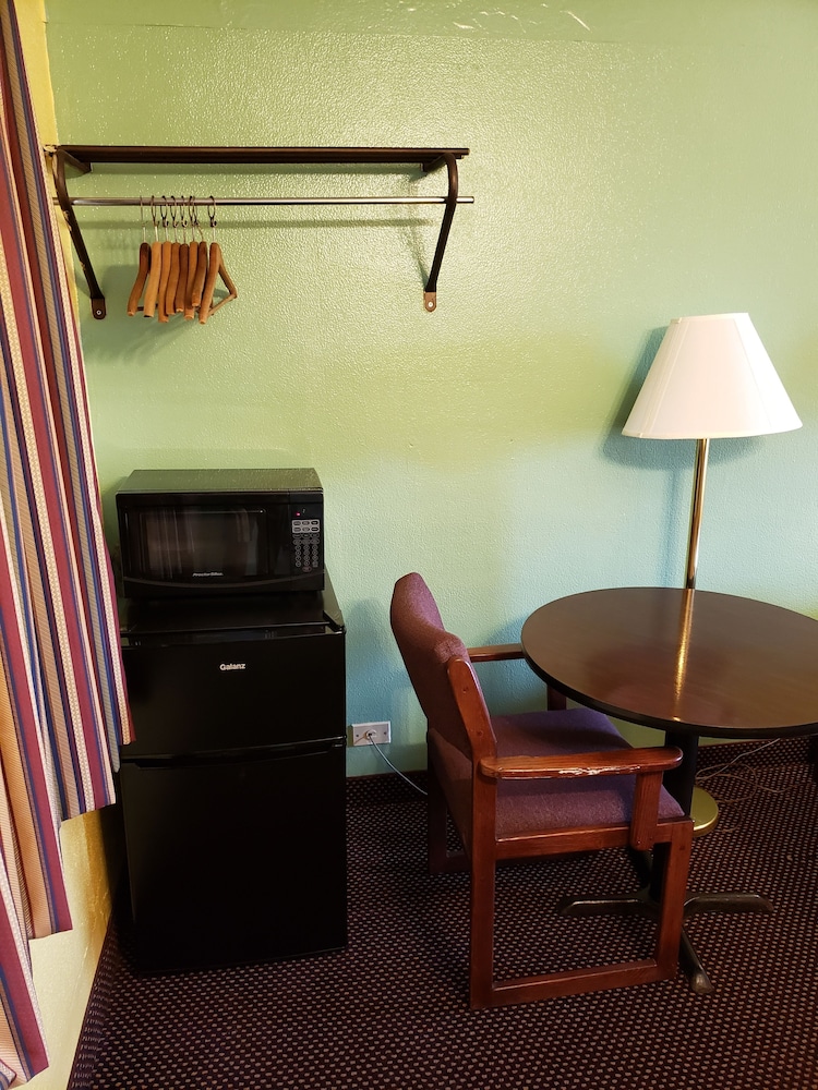 Budget Host Inn Somerset - photo 10