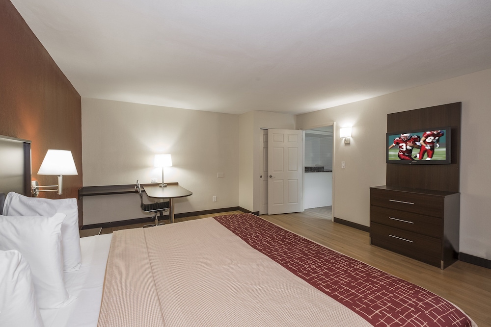 Red Roof Inn PLUS Poughkeepsie - photo 5