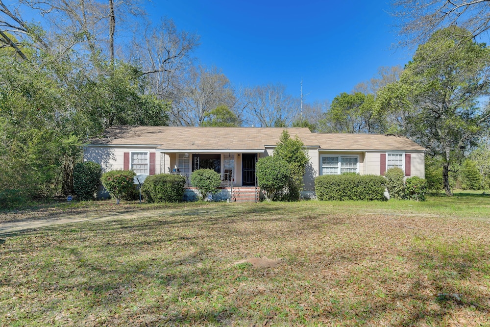 Spacious Retreat 2 Miles to Tuskegee University — hotel in Tuskegee