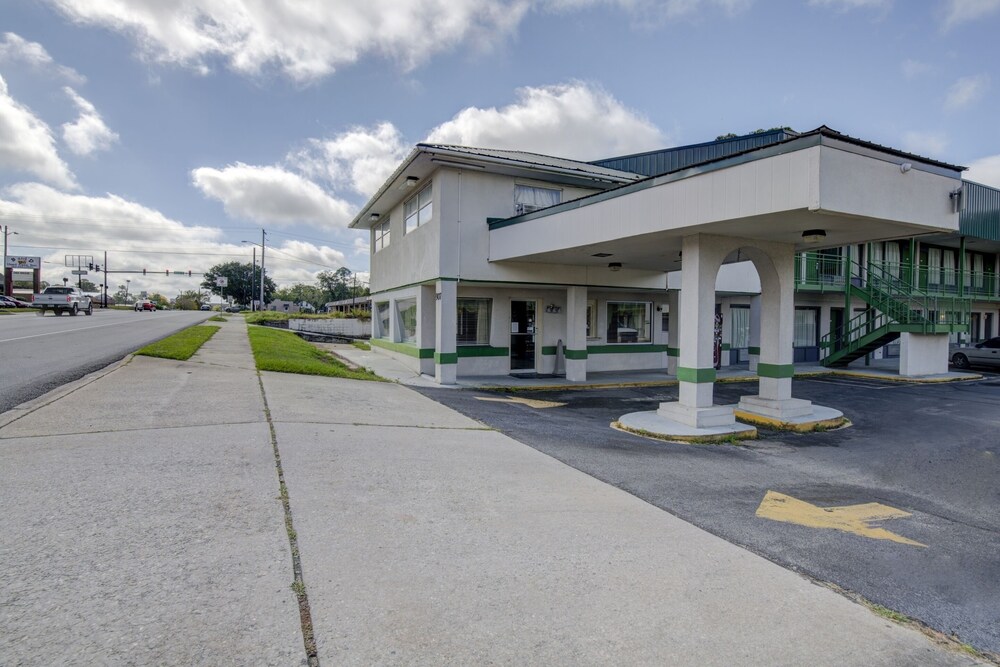 Oyo Hotel Douglas Ga Us 441 - photo 35