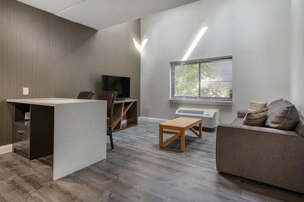 Amwell Suites - photo 2