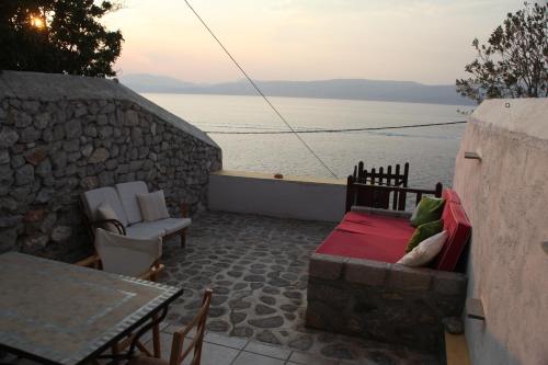 Alkioni stone house — 4-Star Luxury Hotel in Ydra, Greece