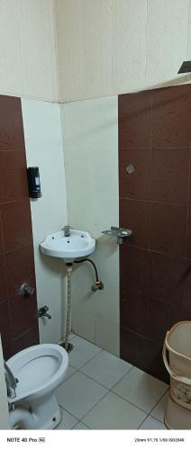 MJ Chawla Homestay double bed attached bathroom room