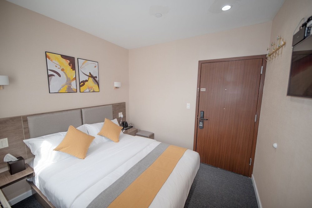 Flushing Garden Hotel - photo 7