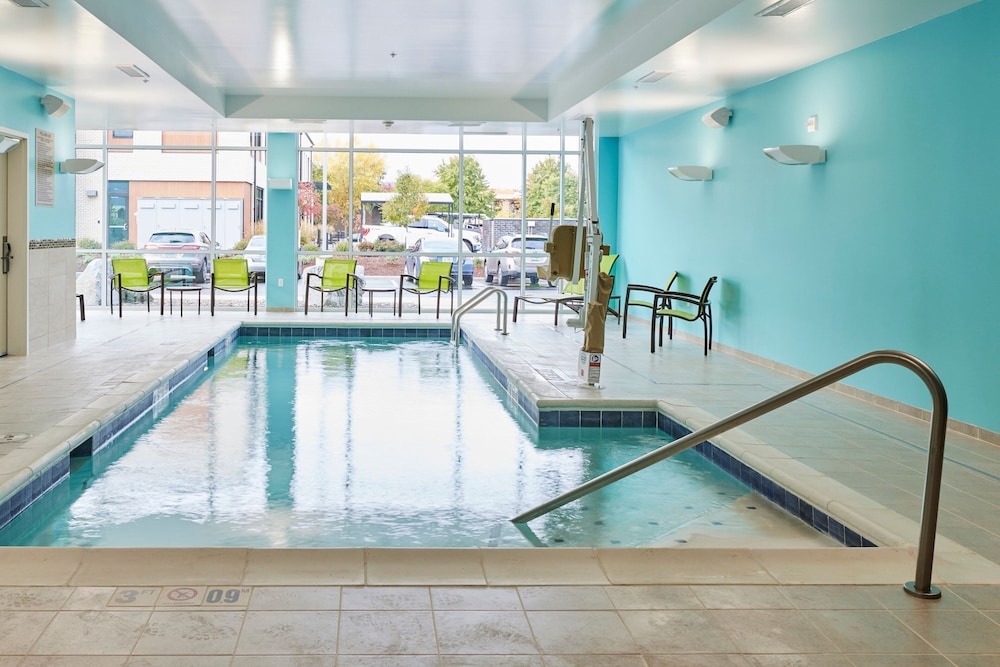 SpringHill Suites by Marriott Medford Airport - photo 20