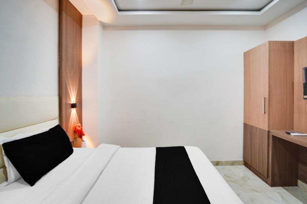 Hotel O The Grand Suites in Kanpur, India