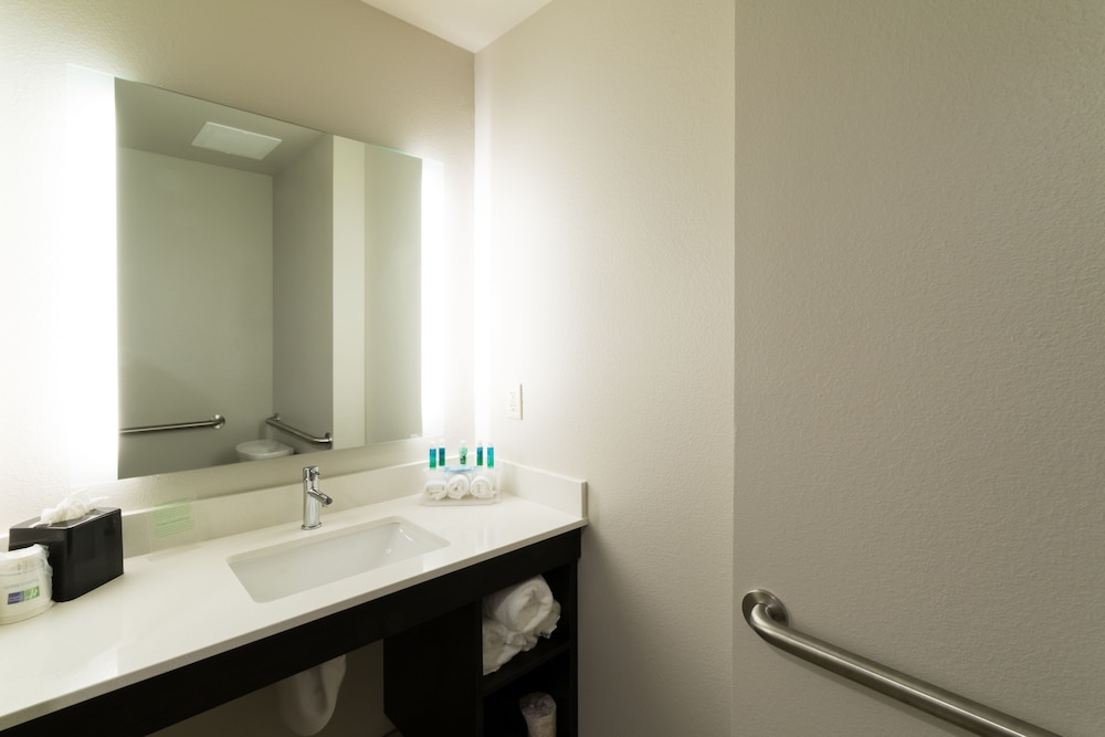 Holiday Inn Express and Suites Lincoln I 80 by IHG - photo 20
