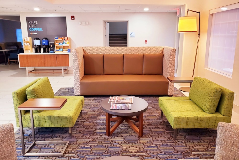 Holiday Inn Express & Suites Lincoln City an IHG Hotel - photo 2