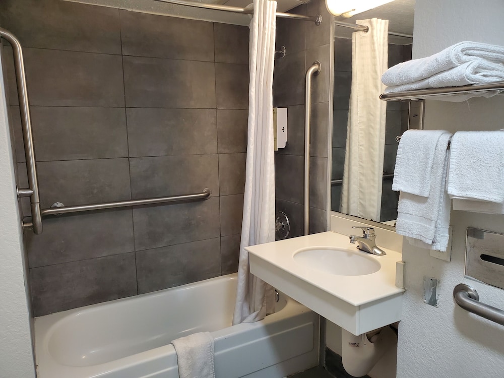 Relax Inn Little Rock - photo 28