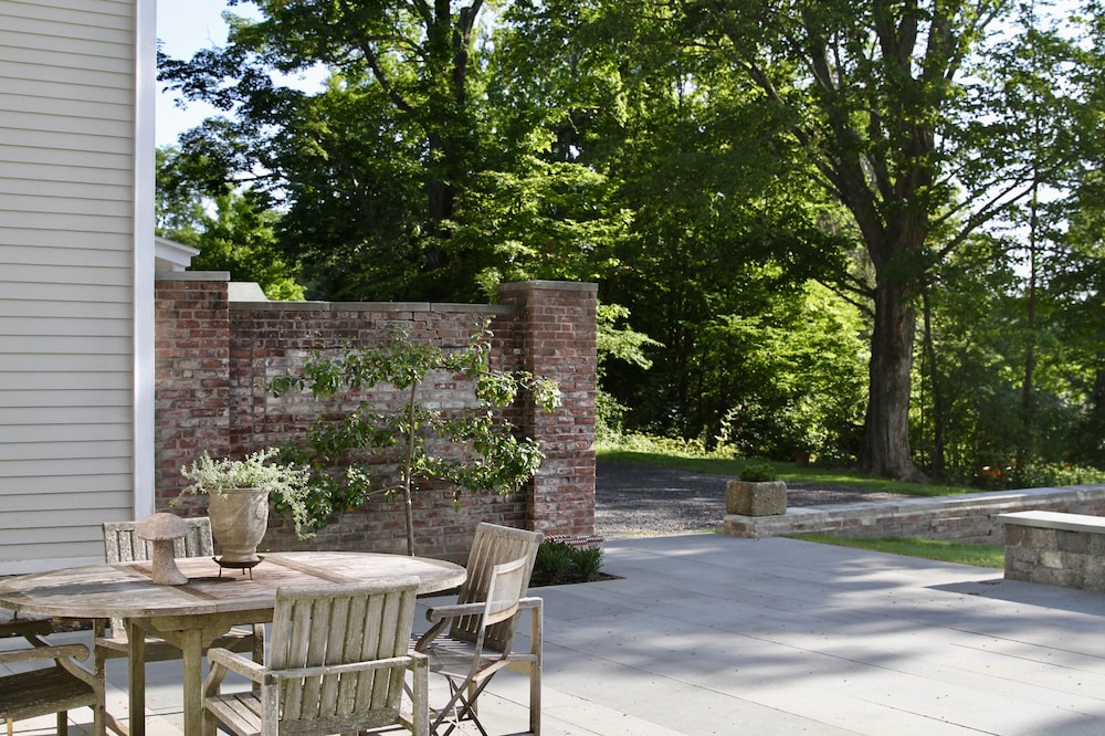 Inn at Kenmore Hall - photo 26