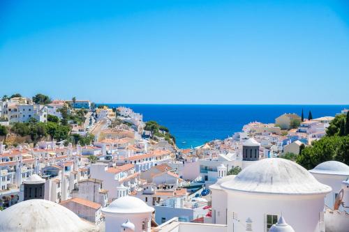 Apartment in center with pool — 4-Star Luxury Hotel in Carvoeiro, Portugal