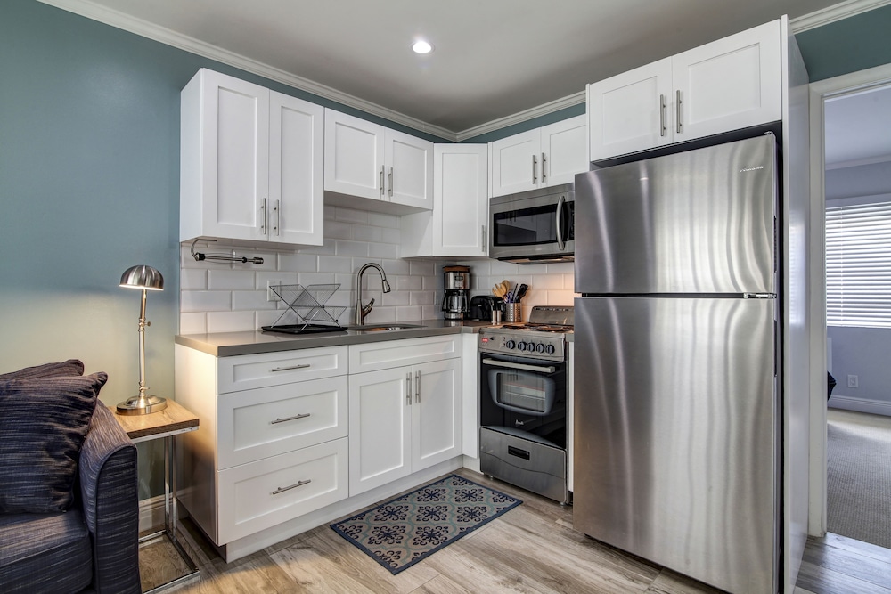 May Dee Suites - photo 16