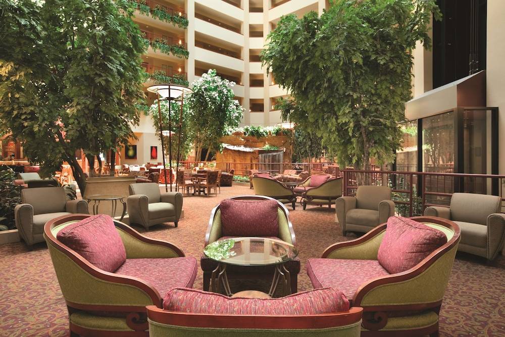 Embassy Suites by Hilton Hot Springs Hotel & Spa - photo 4