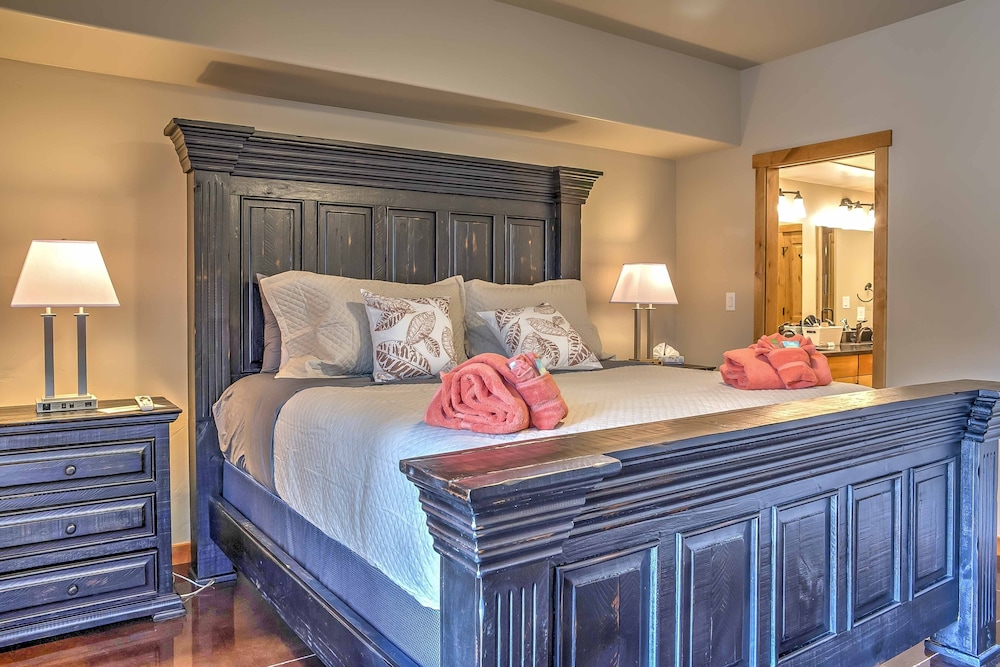 Modern Moab Townhome with Private Hot Tub and Patio — 4-Star Luxury Hotel in Moab, United States
