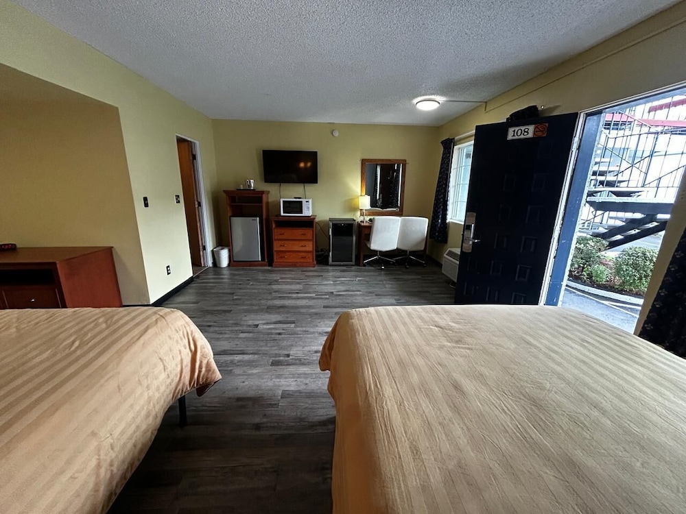 Travelers Inn by OYO Longview Kelso - photo 17