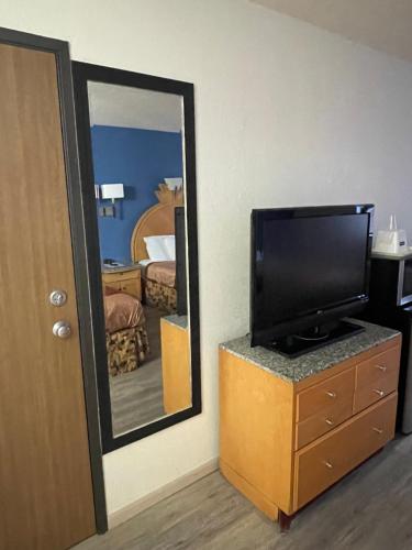 Express Inn & Suites Junction City - photo 22