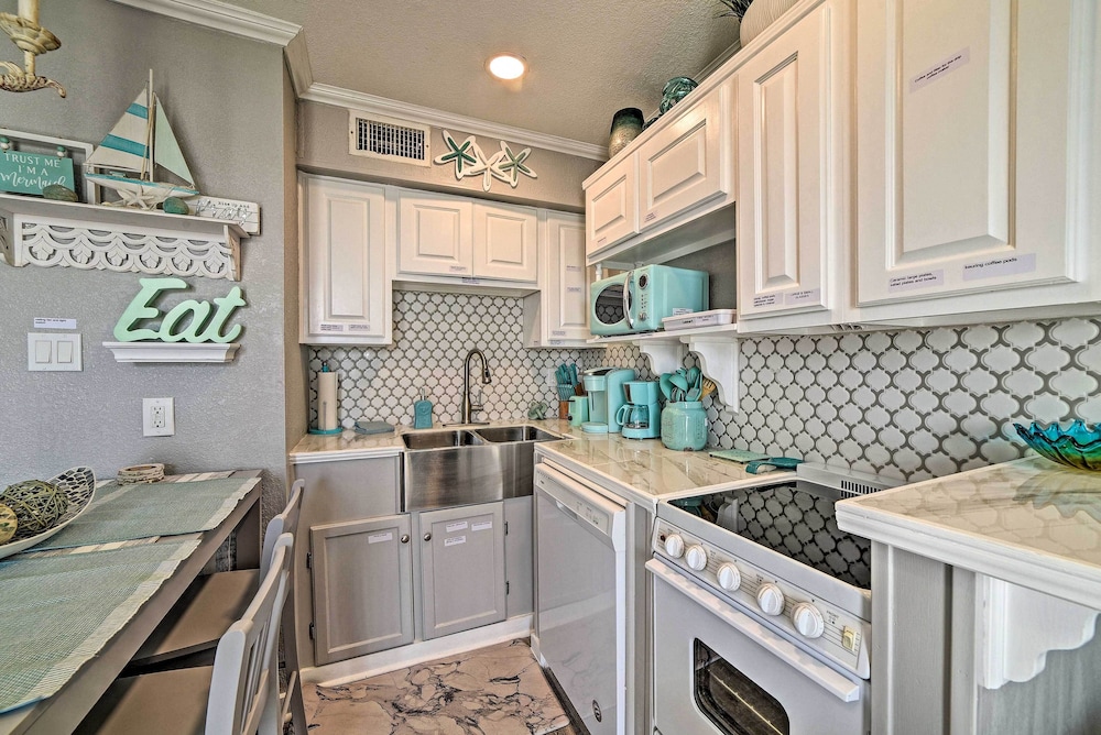 Oceanfront Corpus Christi Condo: Resort Perks - photo 8